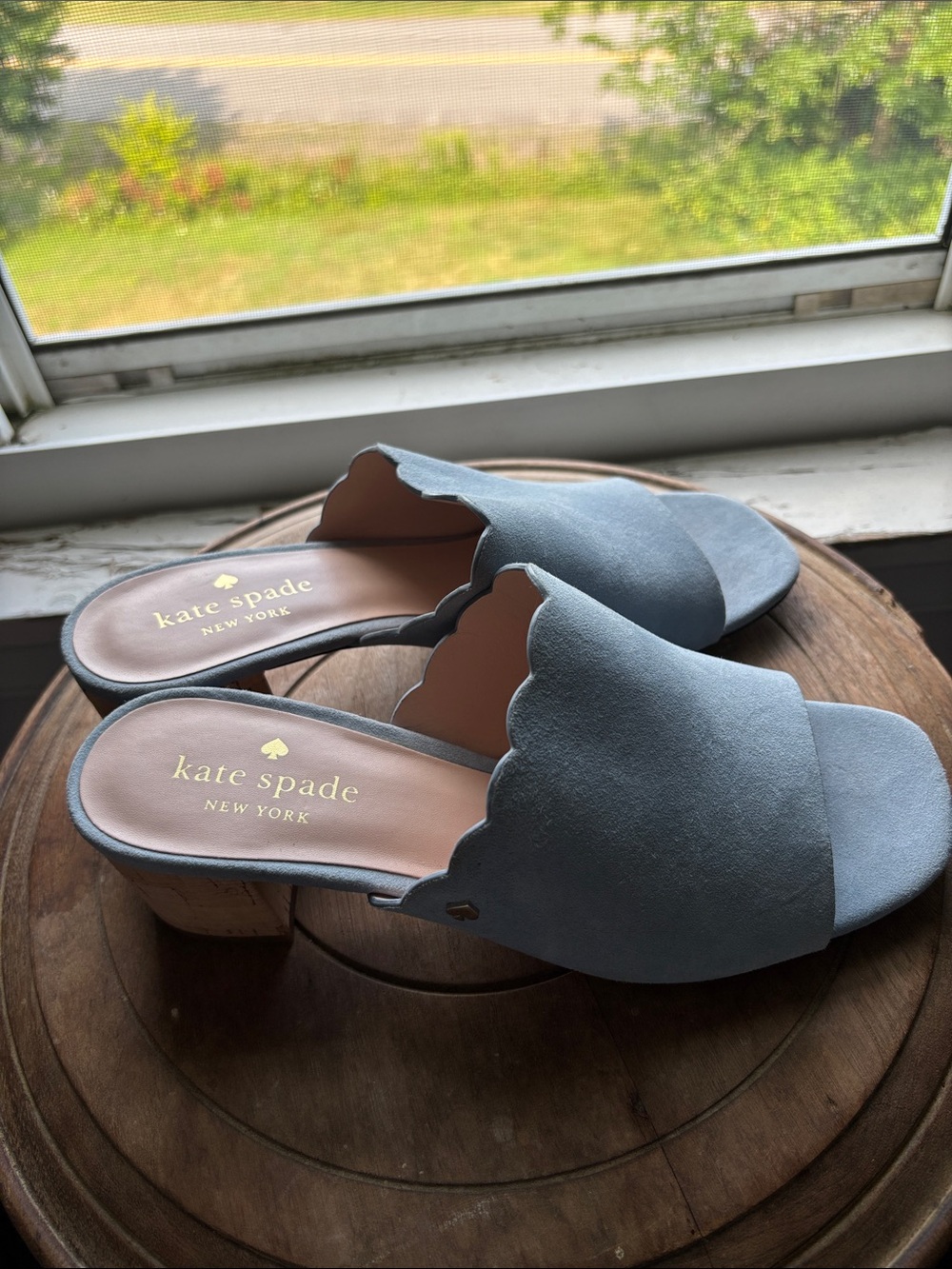 kate spade scalloped suede slide sandals in light blue-gray 7 B - Picture 2 of 5